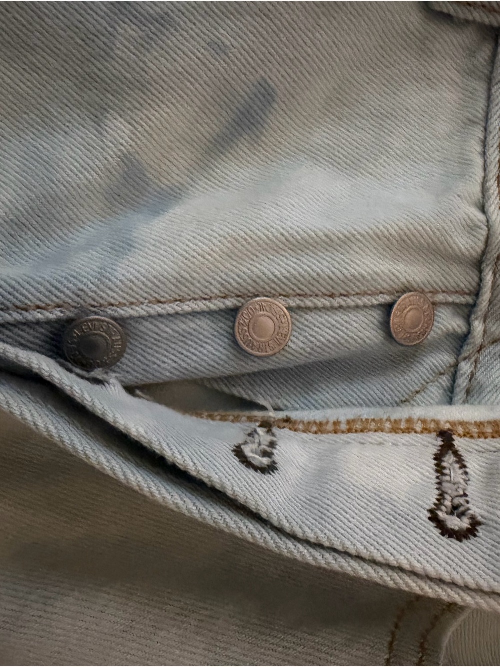 Levi's 501 Light Blue and Cream Denim Jeans - Picture 4 of 5
